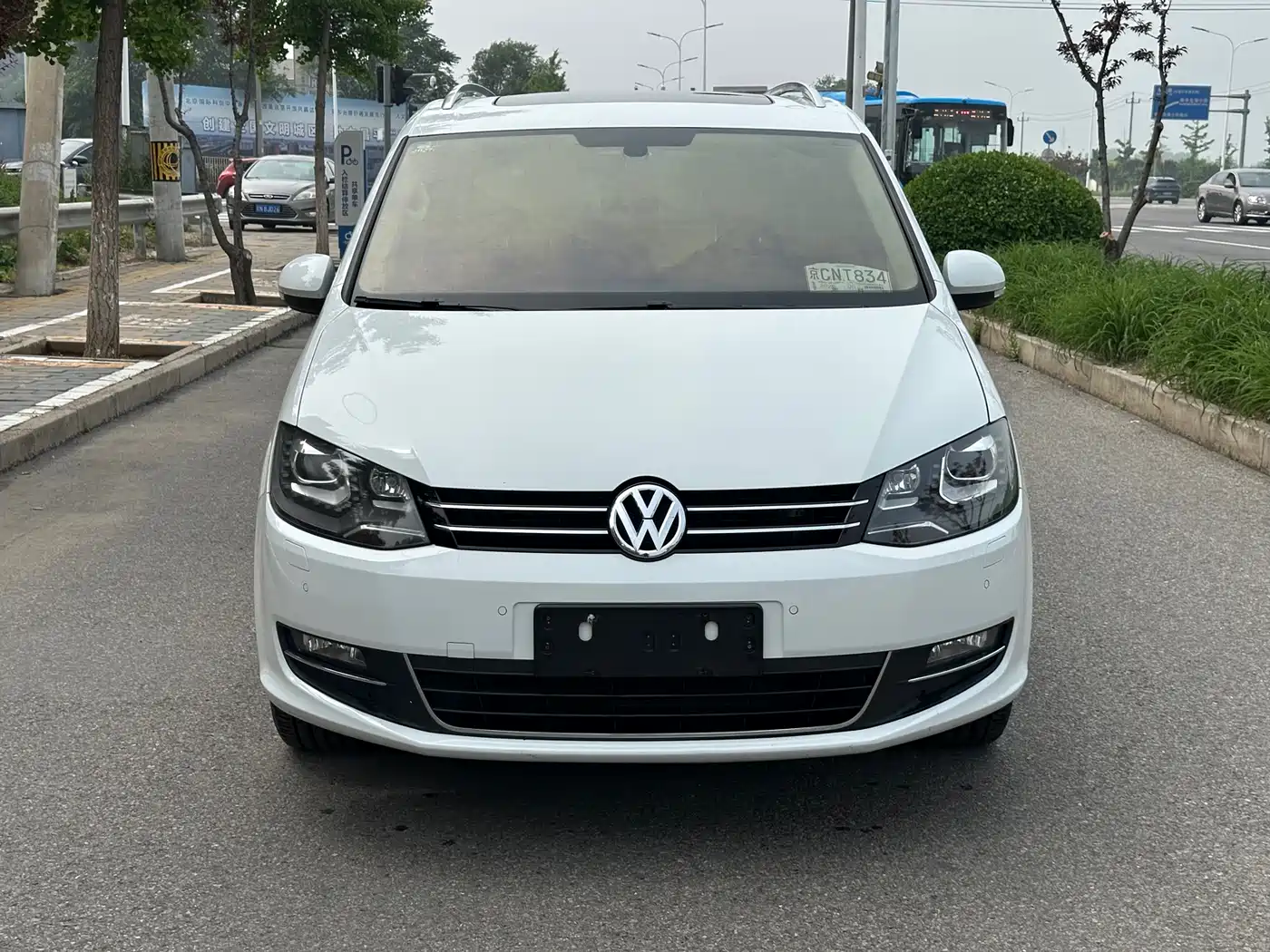 Volkswagen Sharan 2014 2.0TSI Comfort фото 2