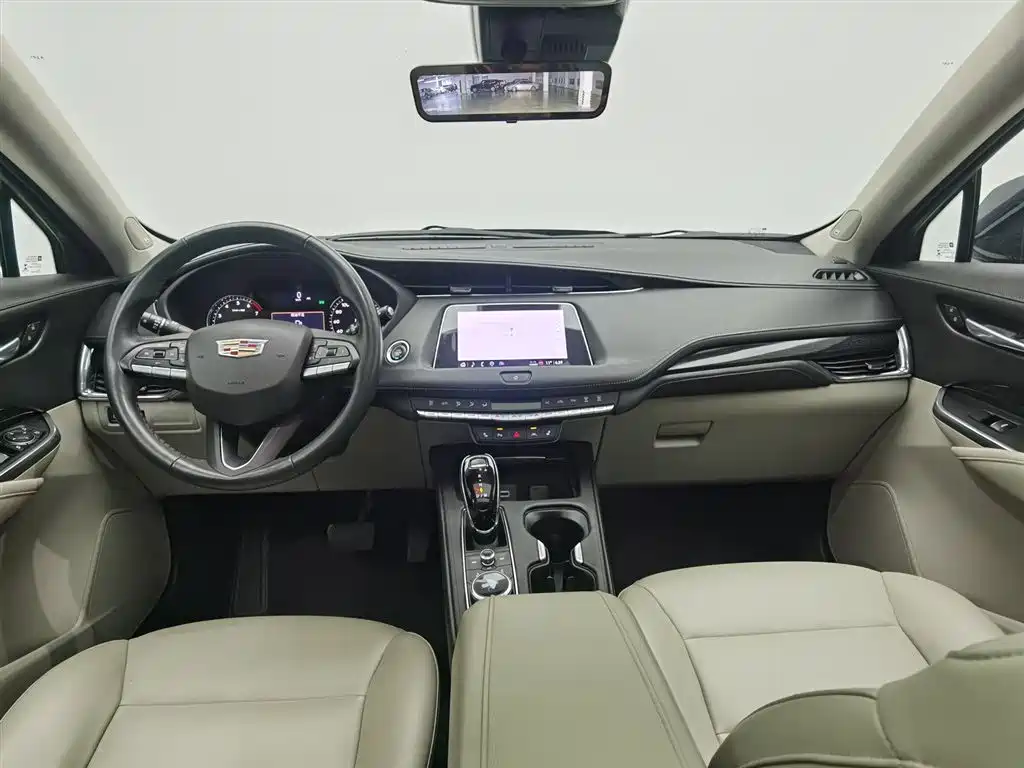 CADILLAC XT4