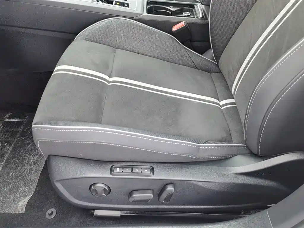 Volkswagen Golf 2021 280TSI DSG R-Line фото 20