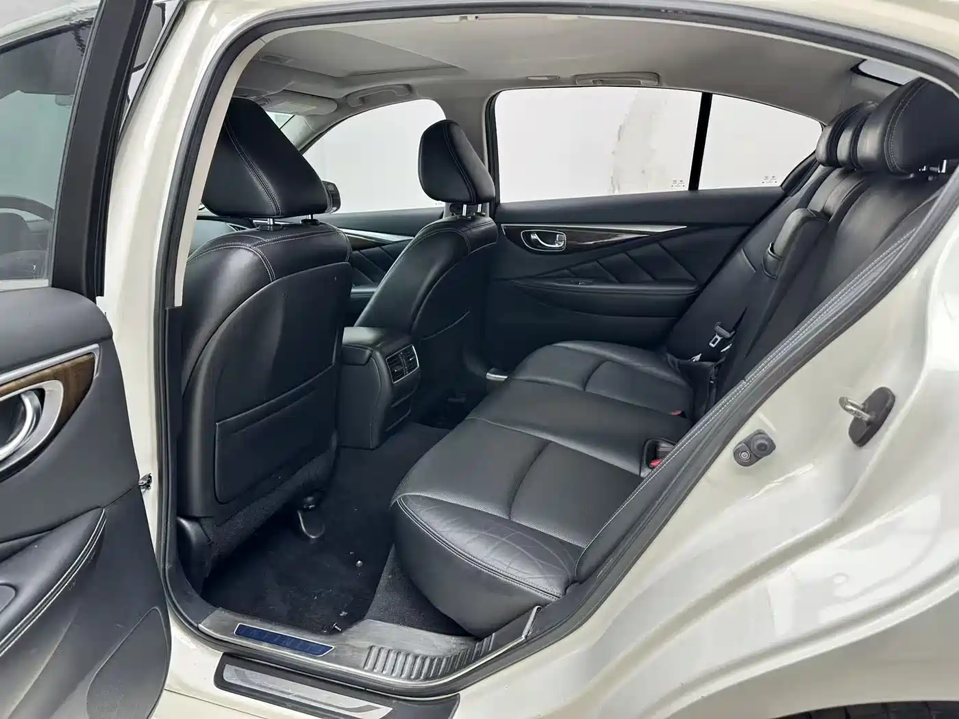 Photo 9 - Infiniti Q50L