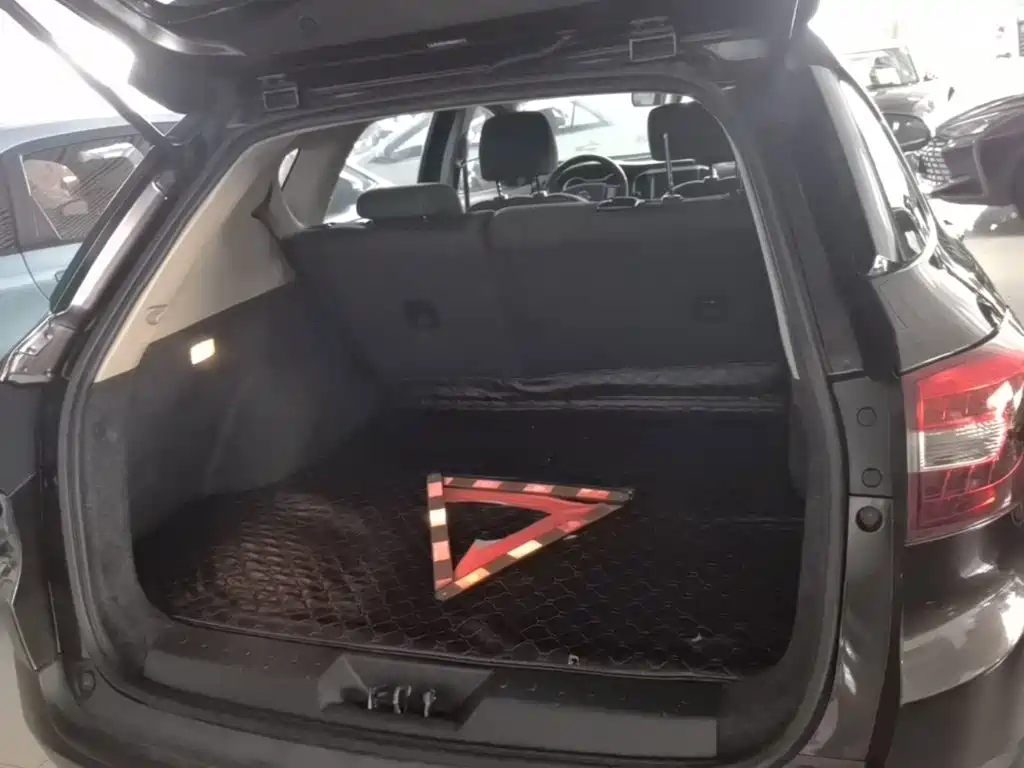 Dongfeng Aeolus Dongfeng Fengshen AX3 2017 2016 1.5L Automatic Cool Style
