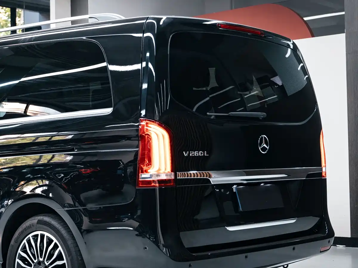 Mercedes-Benz V-Class 2017 Model V 260 L Premium Extended Edition фото 8