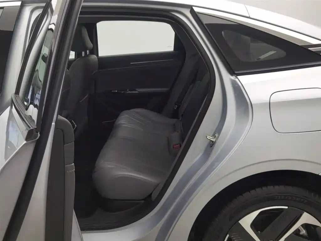 Geely Galaxy Galaxy L6 2025 EM-i 140km Starship Edition фото 15