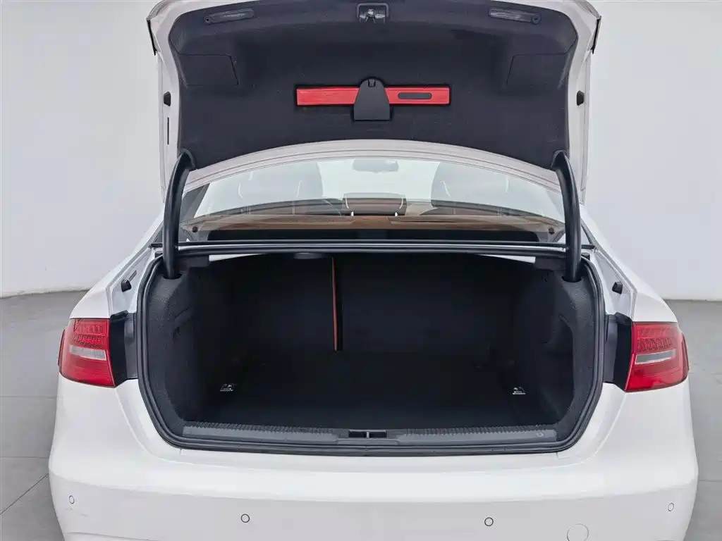 Audi A4L 2013 35 TFSI Automatic Standard фото 16