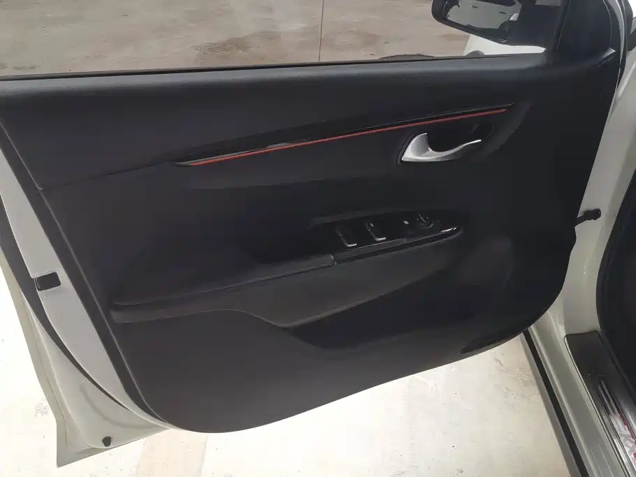 Kia KX CROSS 2018 2017 1.4L AT GLS