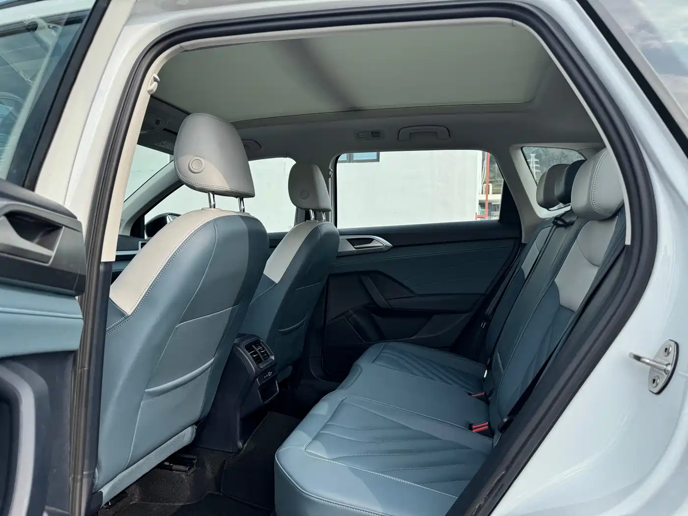 Volkswagen Tharu 2024 300TSI 2WD Moon Premium Edition фото 14