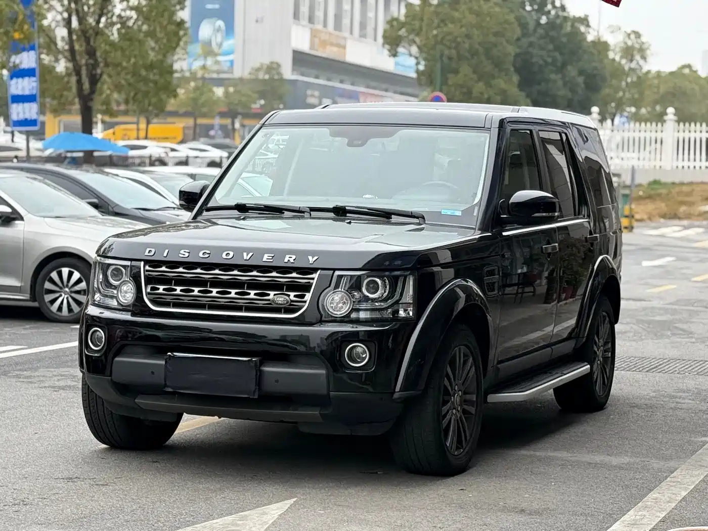 Land Rover Discovery 2015 3.0 SC V6 SE фото 3