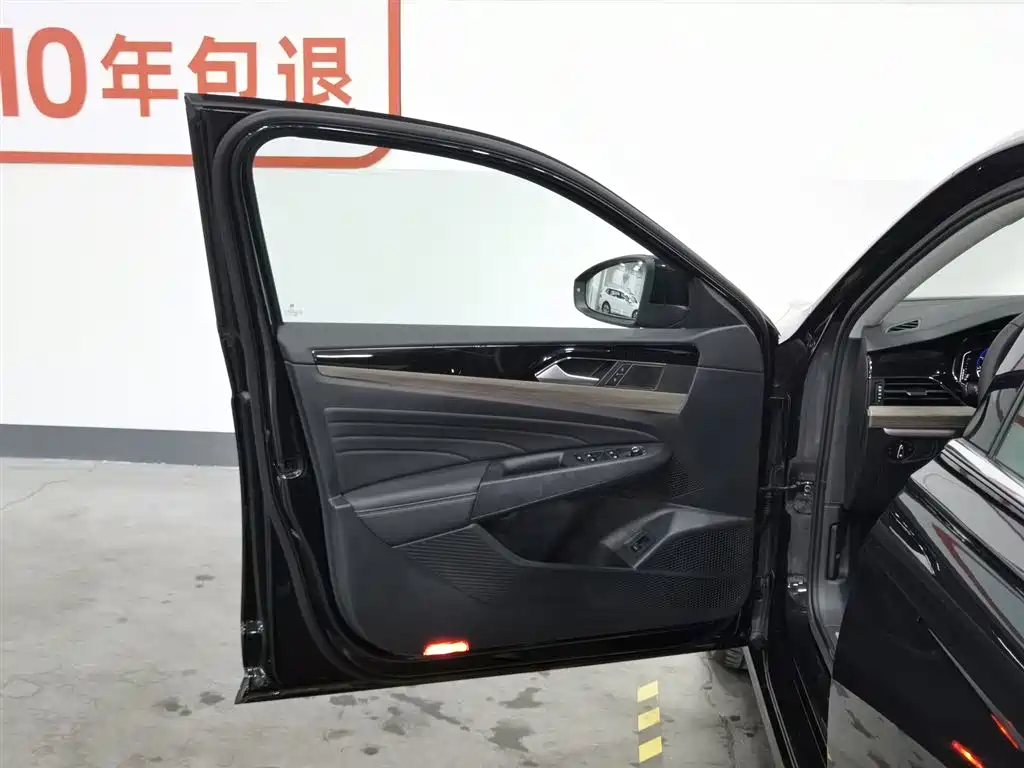 Volkswagen Passat 2020 330TSI Luxury Edition China VI фото 8