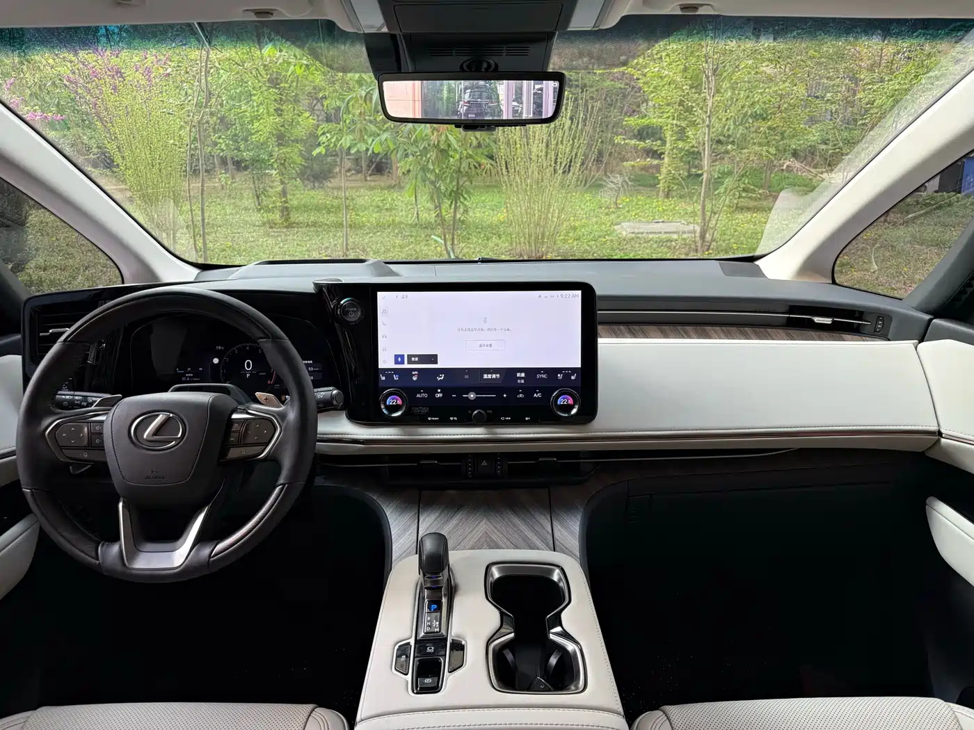 Lexus LM 2023 500h 6-Seater Prestige Edition фото 12