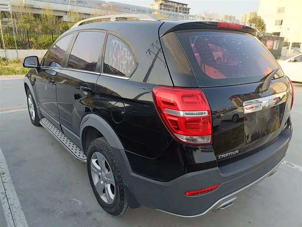 Chevrolet Captiva 2015 2.4L 2WD Urban Edition 5-seater фото 5