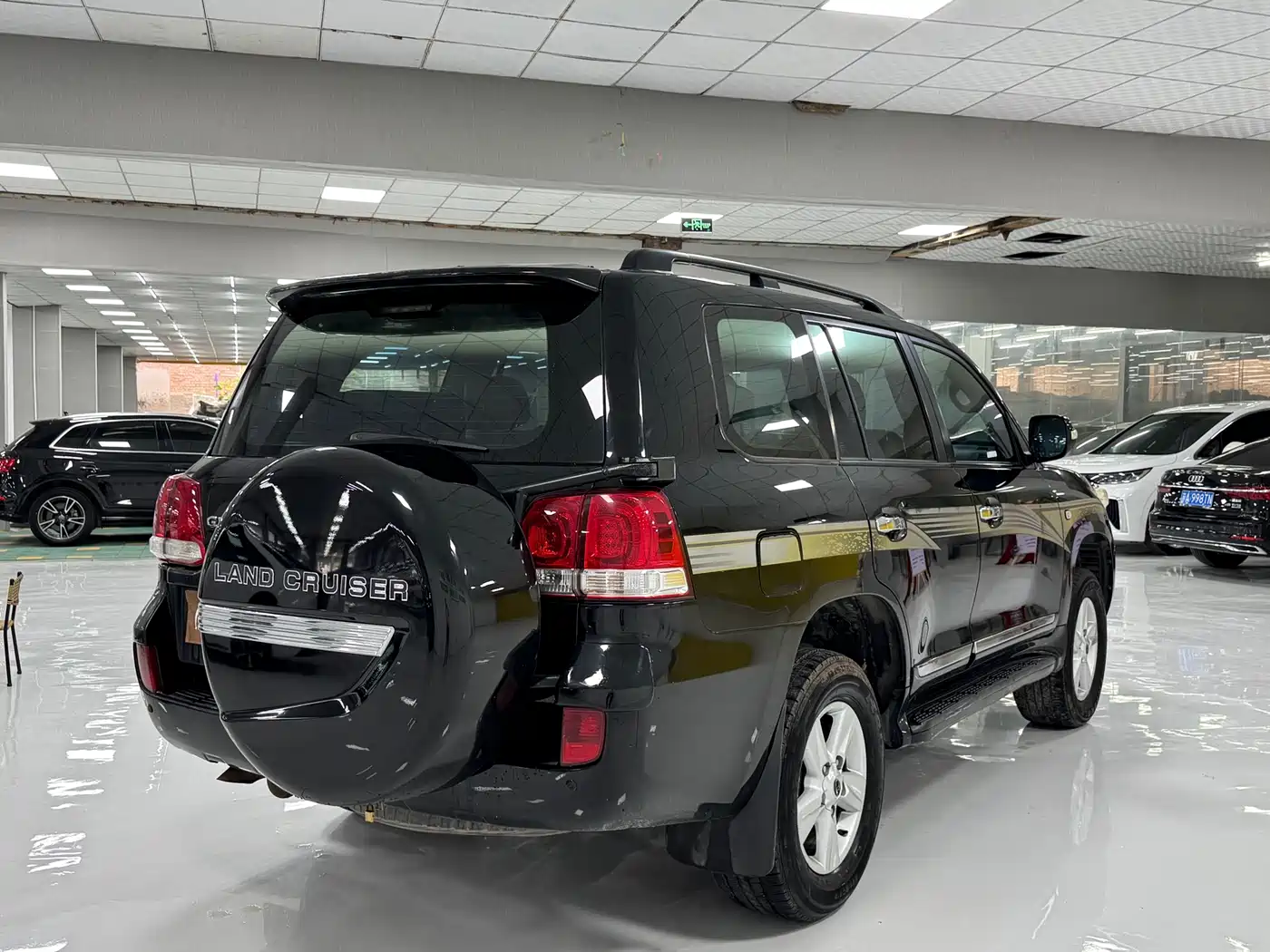 Photo 11 - Toyota Land Cruiser (Import)