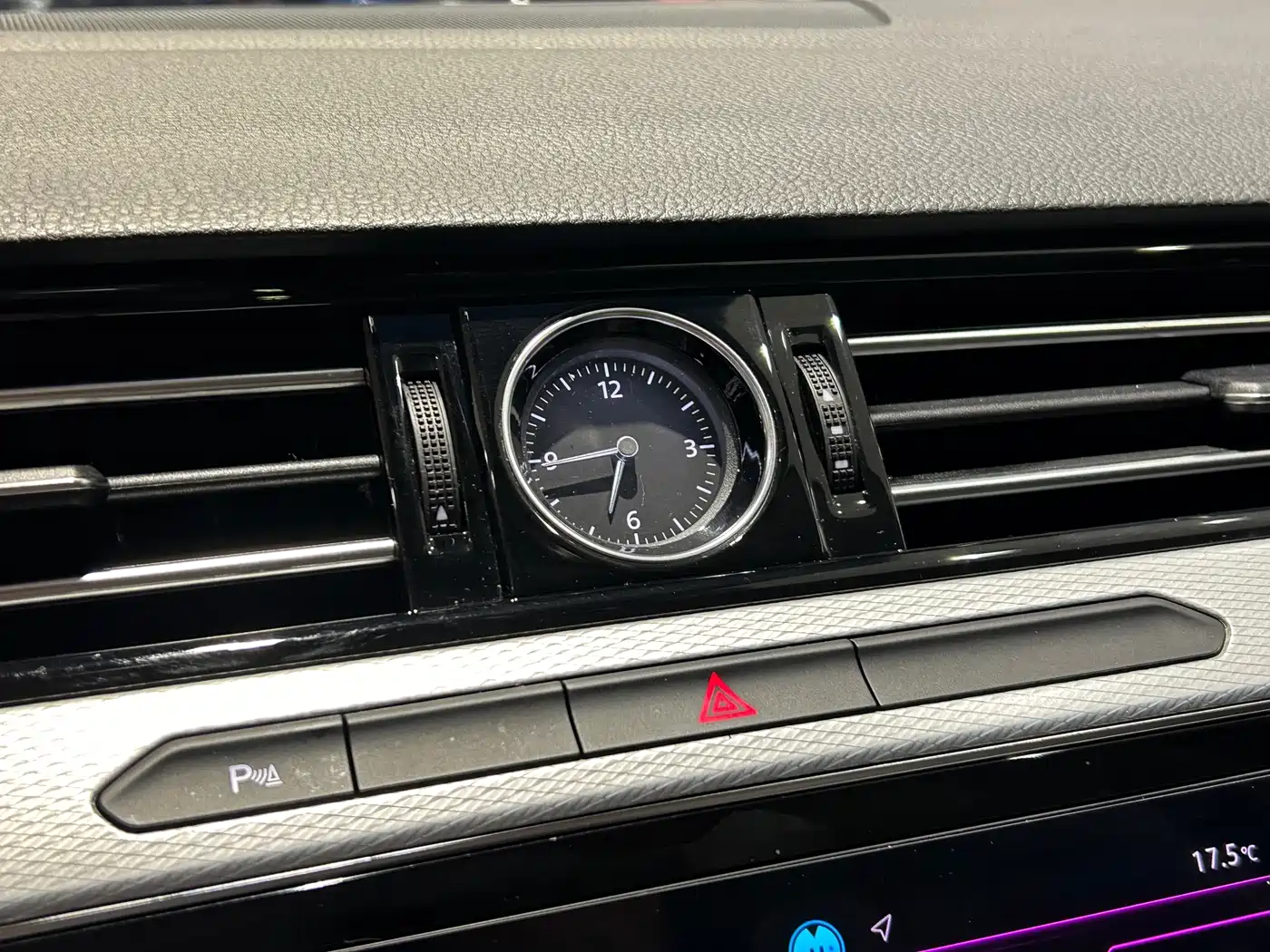 Volkswagen Magotan 2023 Model 2 Million Commemorative Edition 330TSI DSG Luxury фото 13