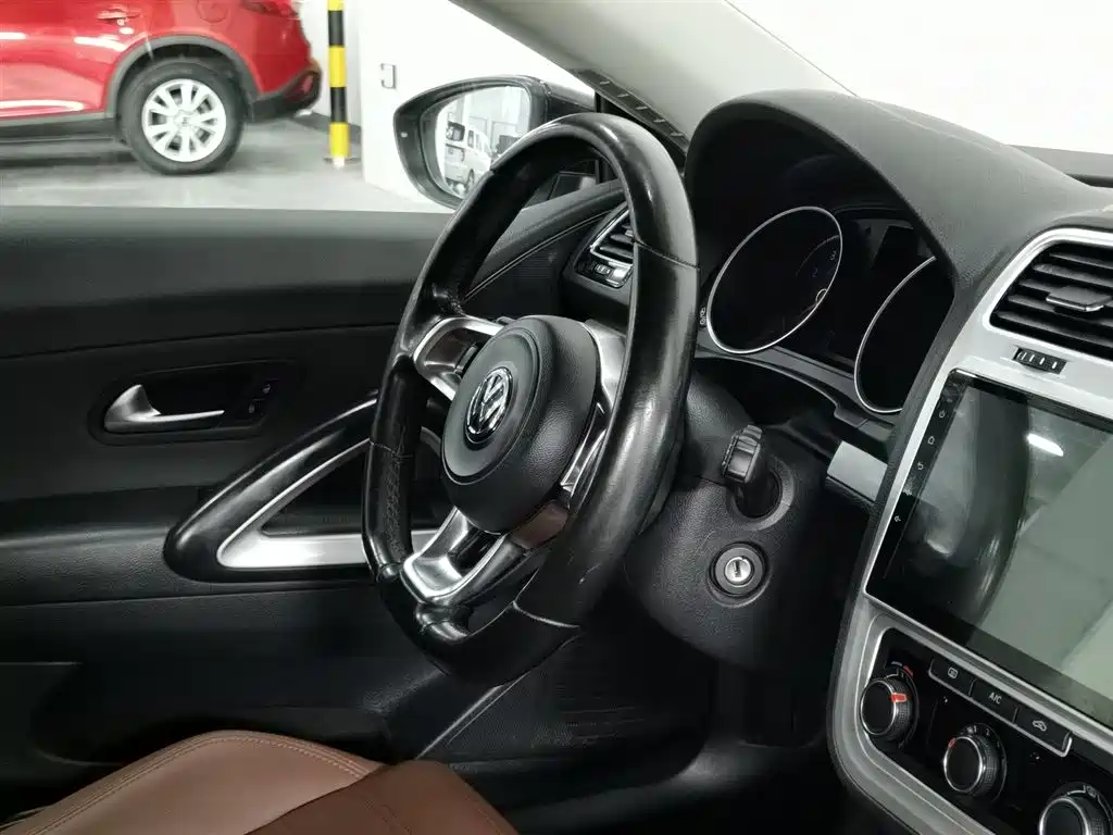 Volkswagen Scirocco 2015 1.4TSI Trend Edition фото 22