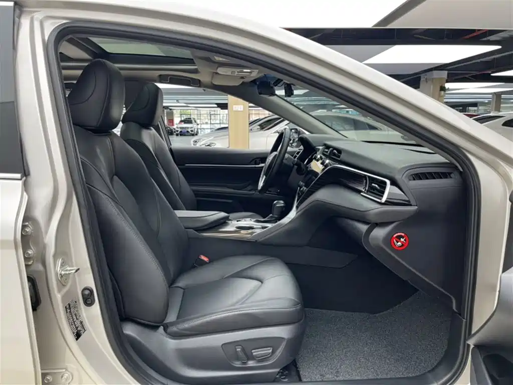 Toyota Camry 2019 2.5G Luxury Edition China VI фото 18