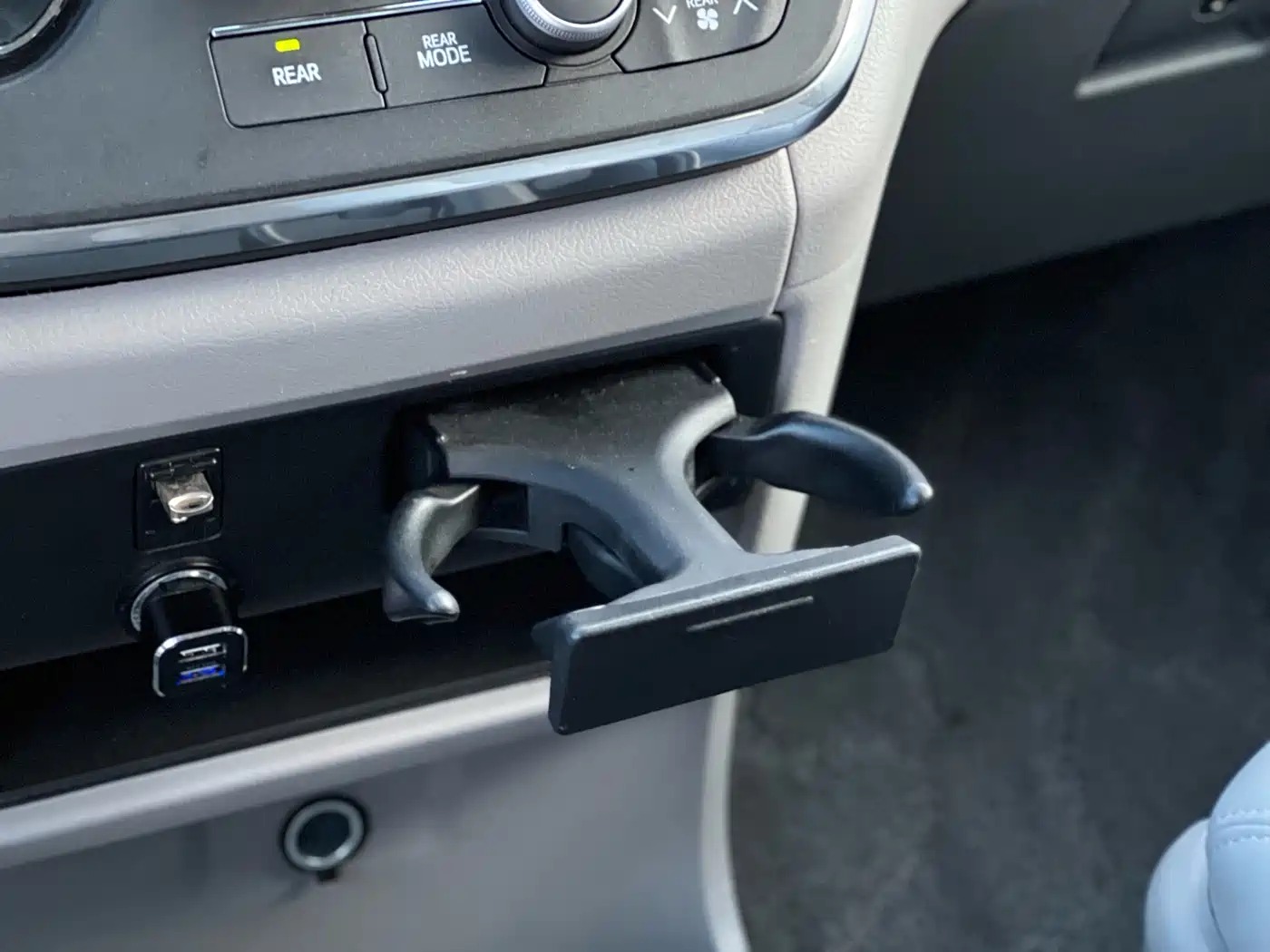 Toyota Sienna 2015 3.5L 2WD LE фото 23