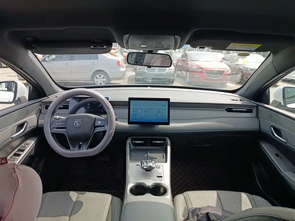 BYD Qin PLUS 2025 DM-i Smart Drive 55KM Leader фото 10