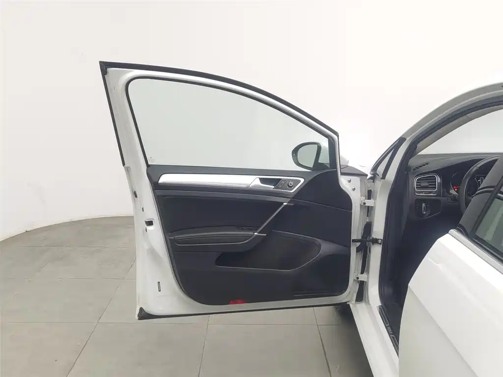 Volkswagen Golf 2018 1.6L Automatic Comfort фото 8