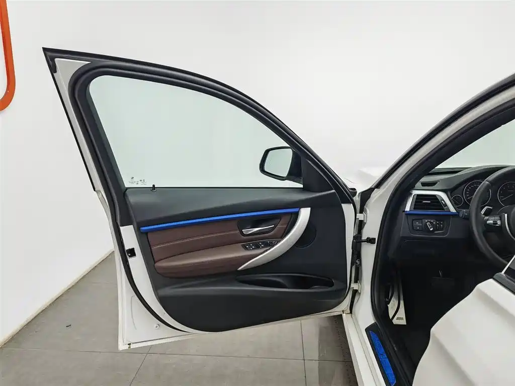 BMW 3 Series 2019 320i M Sport Package фото 8
