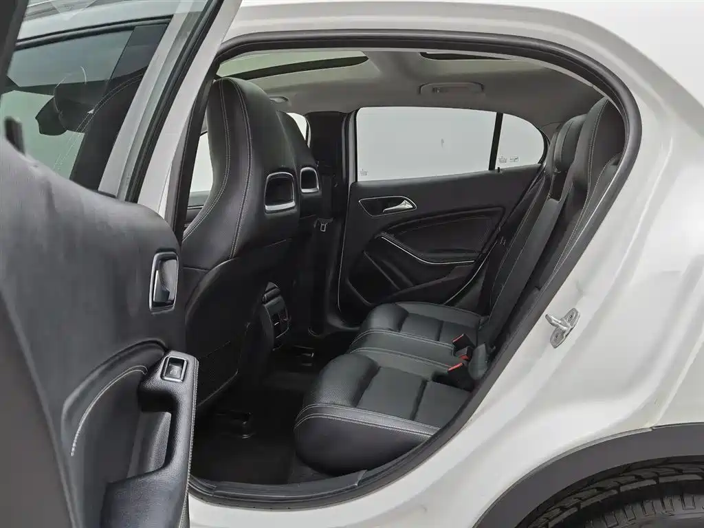 Mercedes-Benz GLA 2016 GLA 200 Fashion фото 15