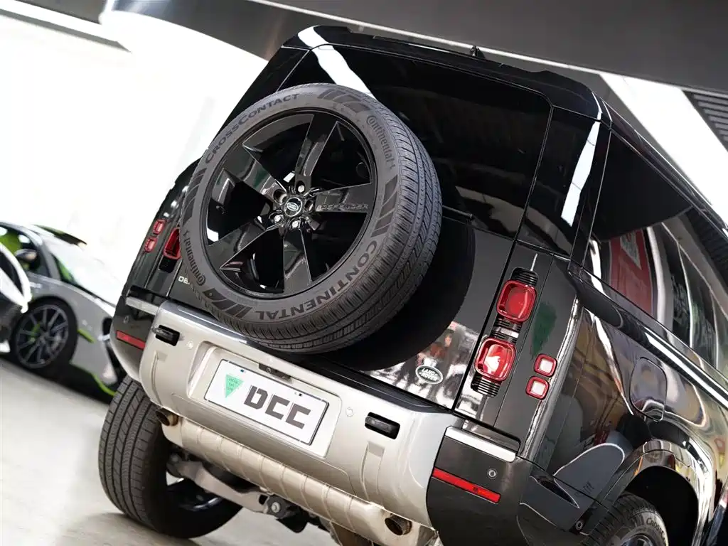 LAND ROVER DEFENDER