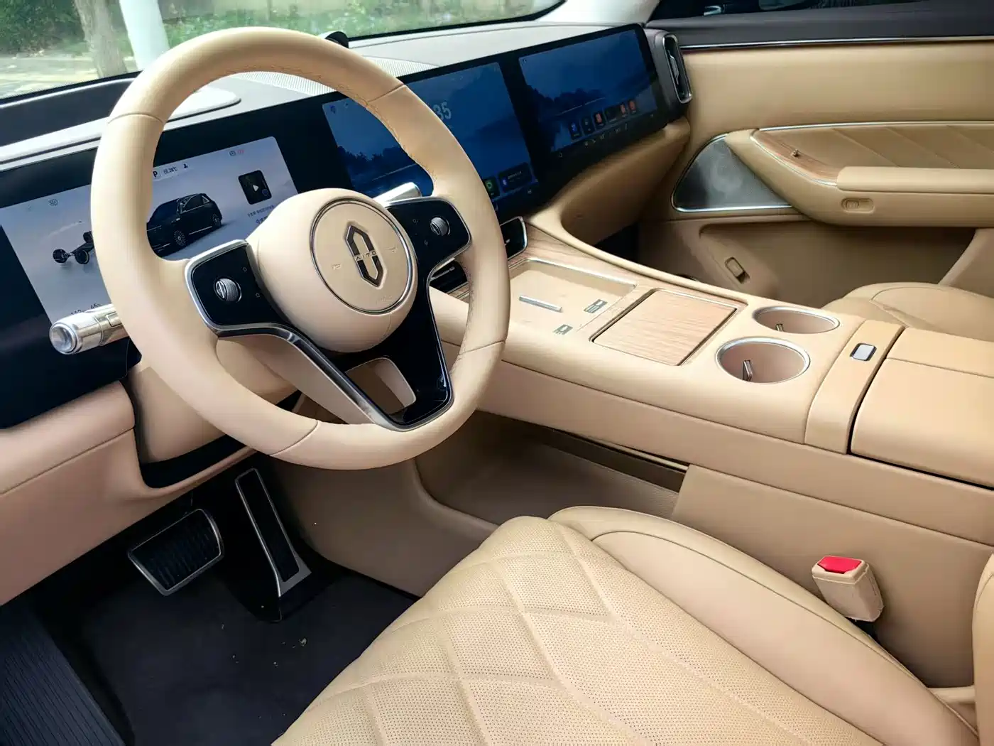 AITO Wenjie AITO M8 2025 Extended Range Ultra 53.4kWh 6-Seater фото 9