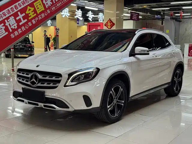 MERCEDES-BENZ GLA