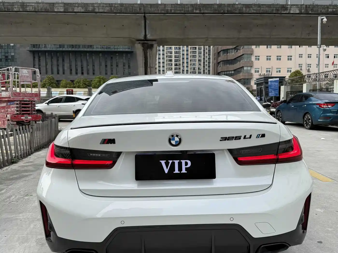 BMW 3 Series 2024 325Li M Sport Shadowline Package фото 8