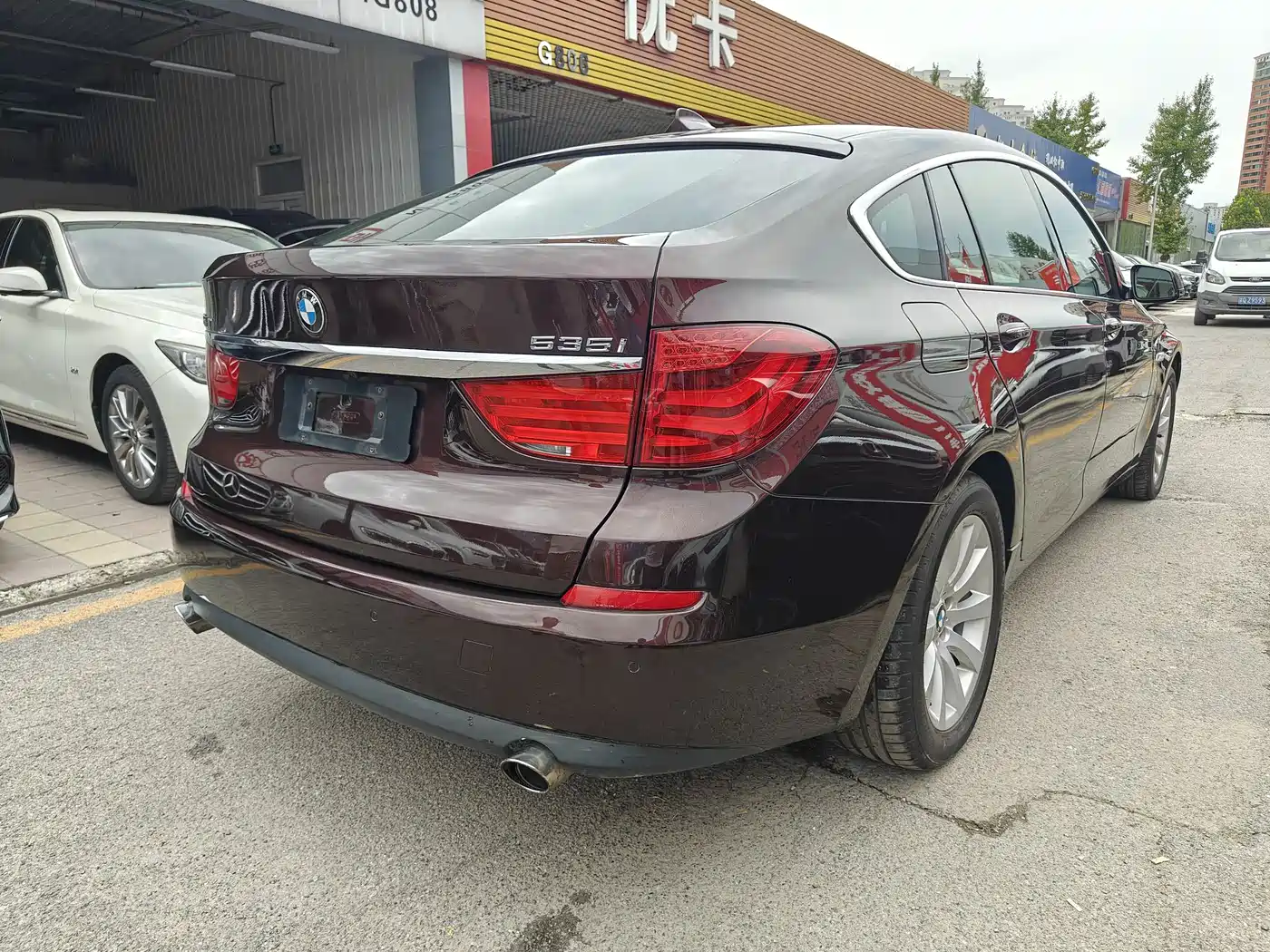 BMW 5 Series GT 2010 535i Leading Model фото 33