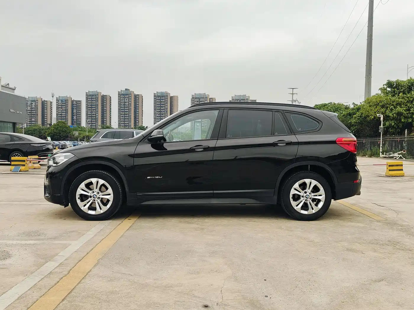 BMW X1 2016 sDrive18Li Premium Model фото 4
