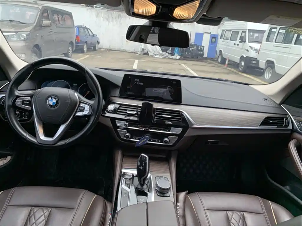BMW 5 Series New Energy 2019 530Le Luxury Package фото 17