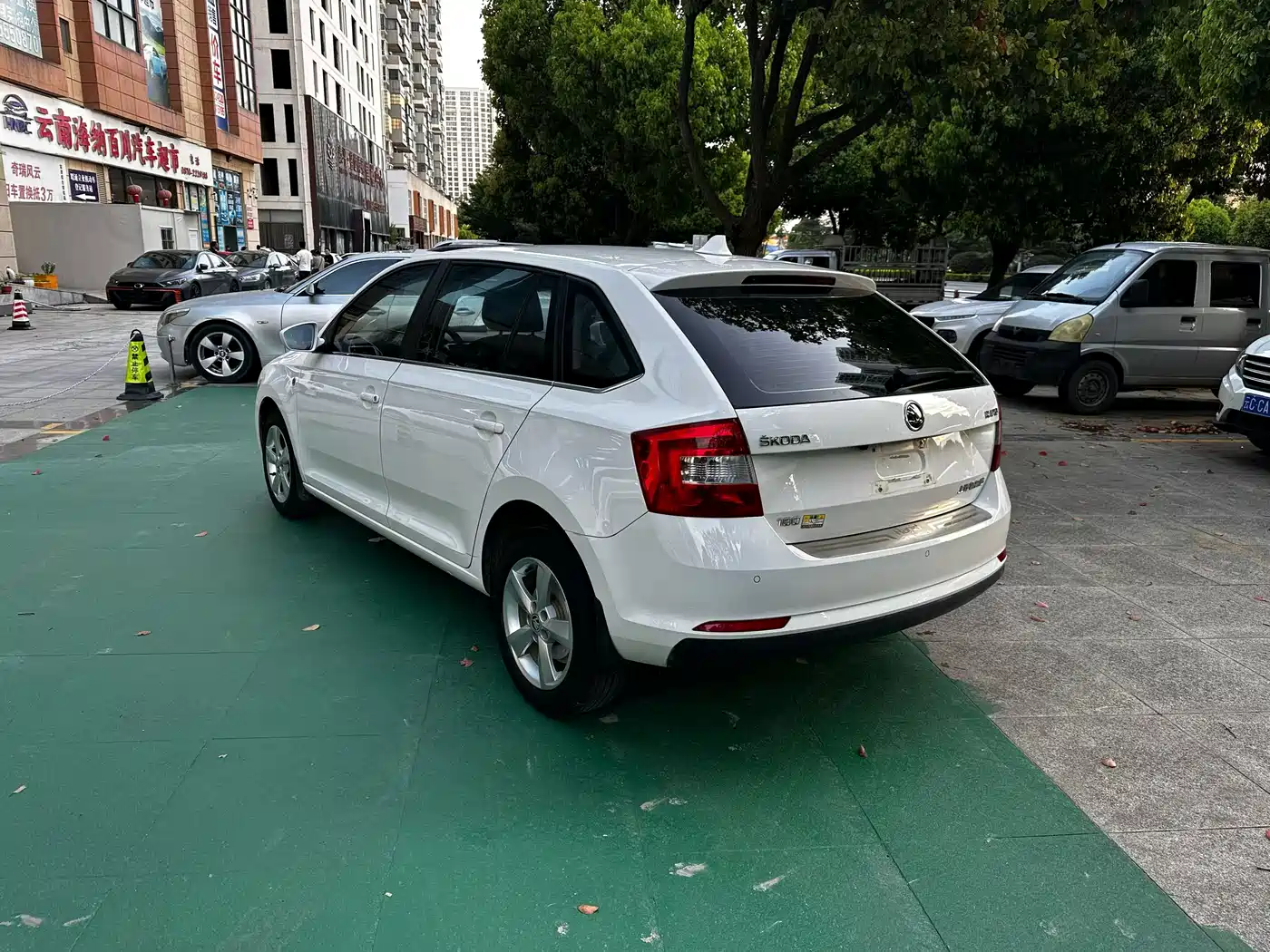 Škoda Skoda Rapid Spaceback 2016 Facelift 1.6L Automatic Innovation Edition фото 7