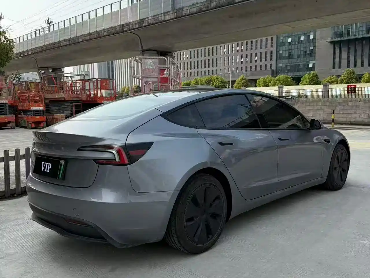TESLA MODEL 3