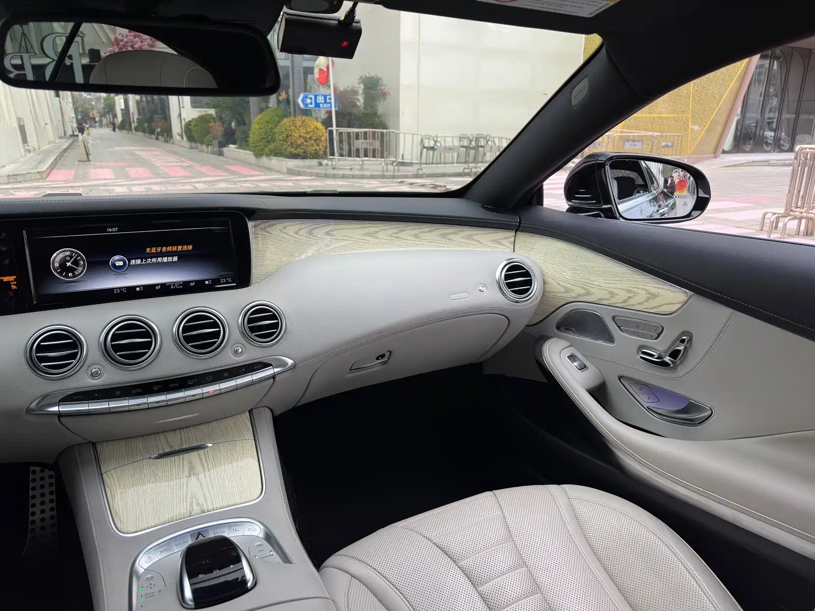 Фото 20 - Mercedes-Benz S-Class