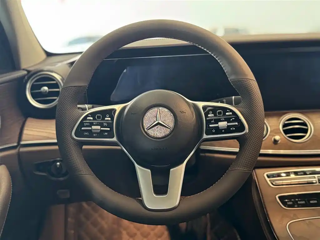 Mercedes-Benz E-Class 2019 Facelift E 300 L Luxury фото 13