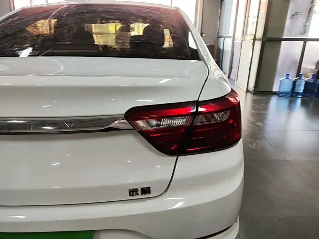 Фото 8 - Geely Vision