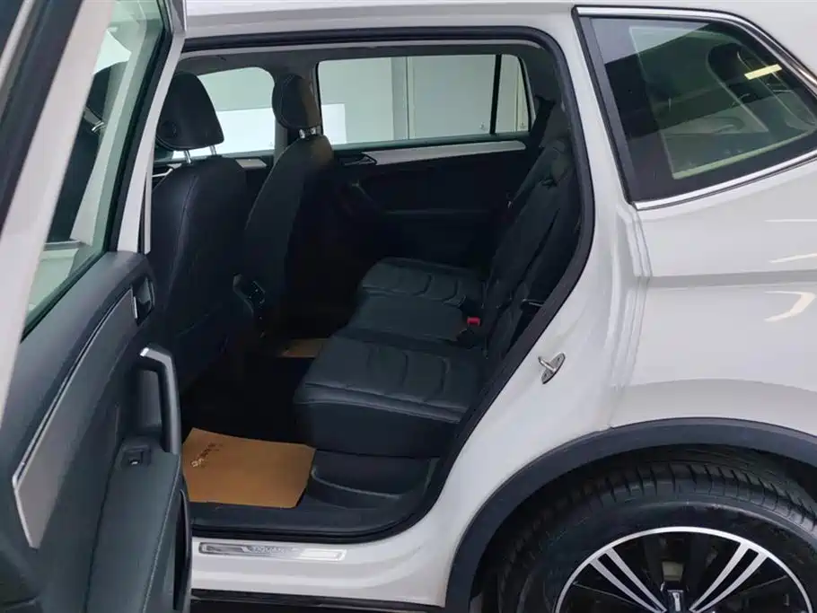 Volkswagen Tiguan L 2021 330TSI Automatic 2WD Smart фото 11