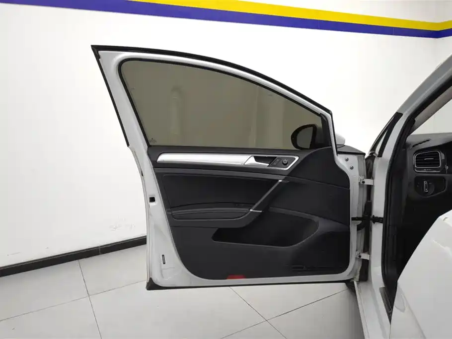 Volkswagen Golf 2020 Beloved Edition 280TSI DSG Comfort фото 7