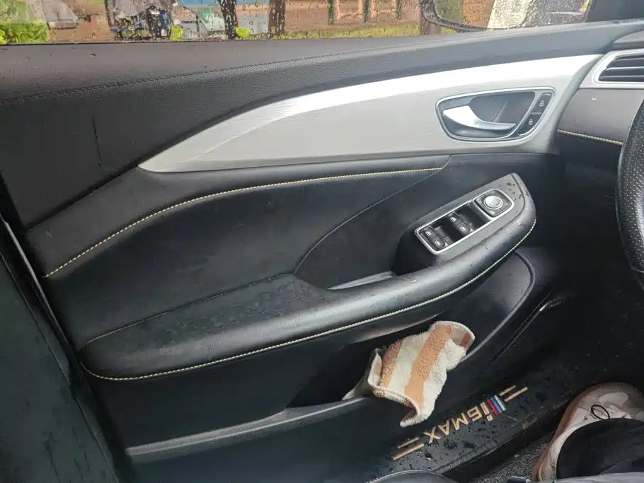 Roewe i6 MAX 2020 2020 300TGI Automatic Cool Sky Intelligent Drive Supreme Edition
