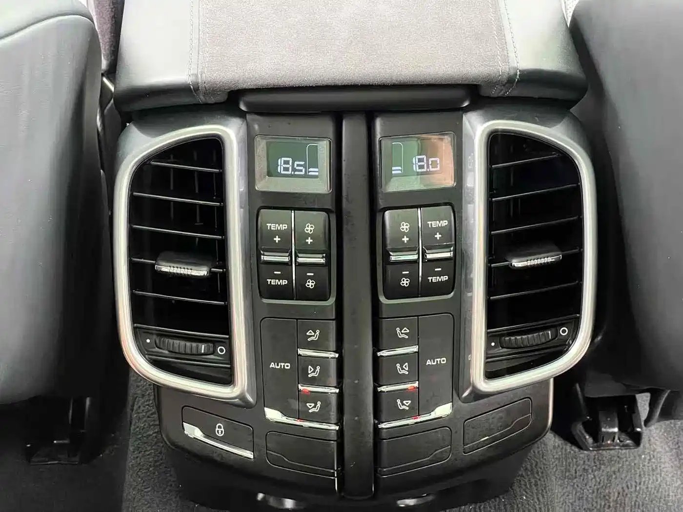 Porsche Cayenne 2015 Cayenne GTS 3.6T фото 21