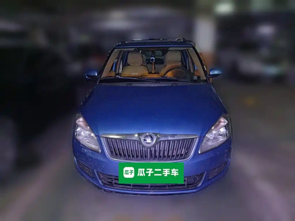 Škoda Fabia 2014 1.4L Automatic Crystal Edition фото 24