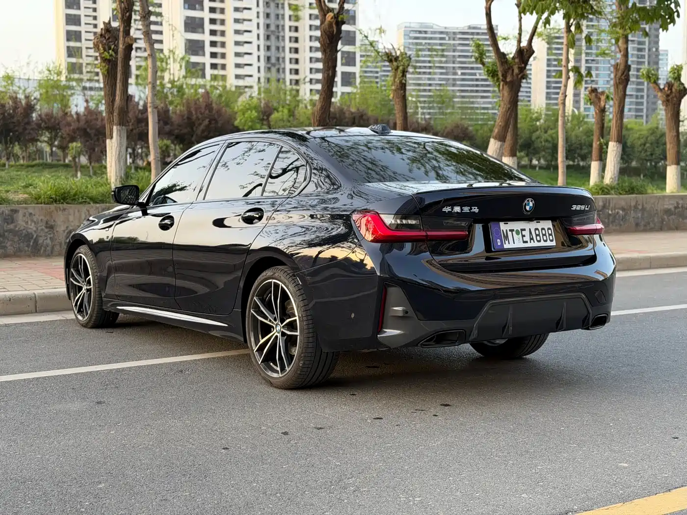 BMW 3 Series 2024 325Li M Sport Shadowline Package фото 9