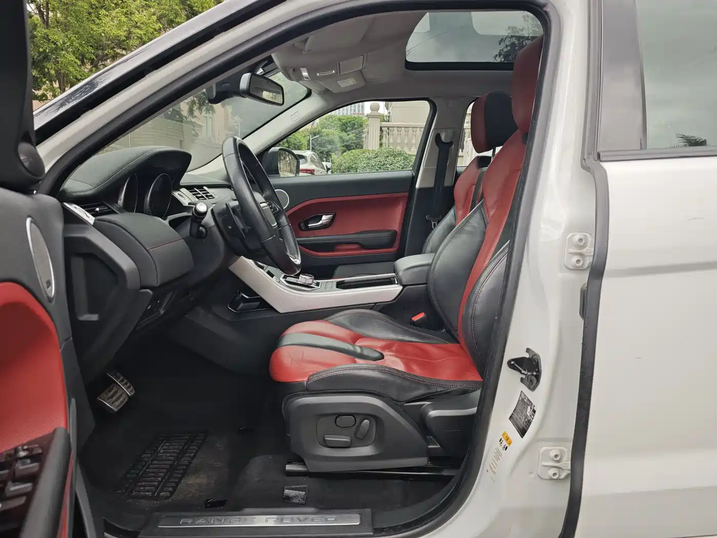 Land Rover Range Rover Evoque (Import) 2014 2.0T 5-door Brilliance Sport фото 5