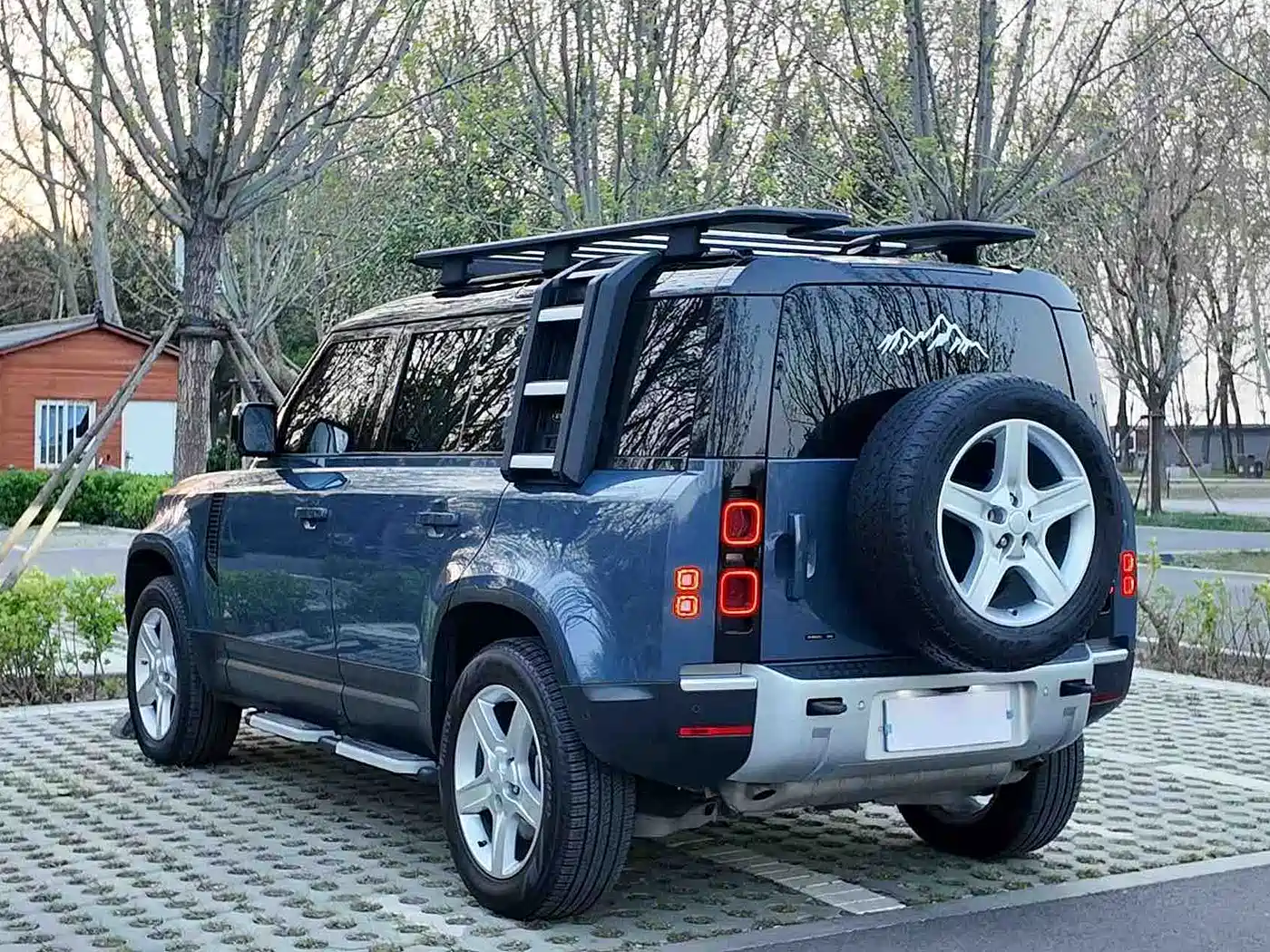 Land Rover Defender 2021 110 P400 SE фото 7
