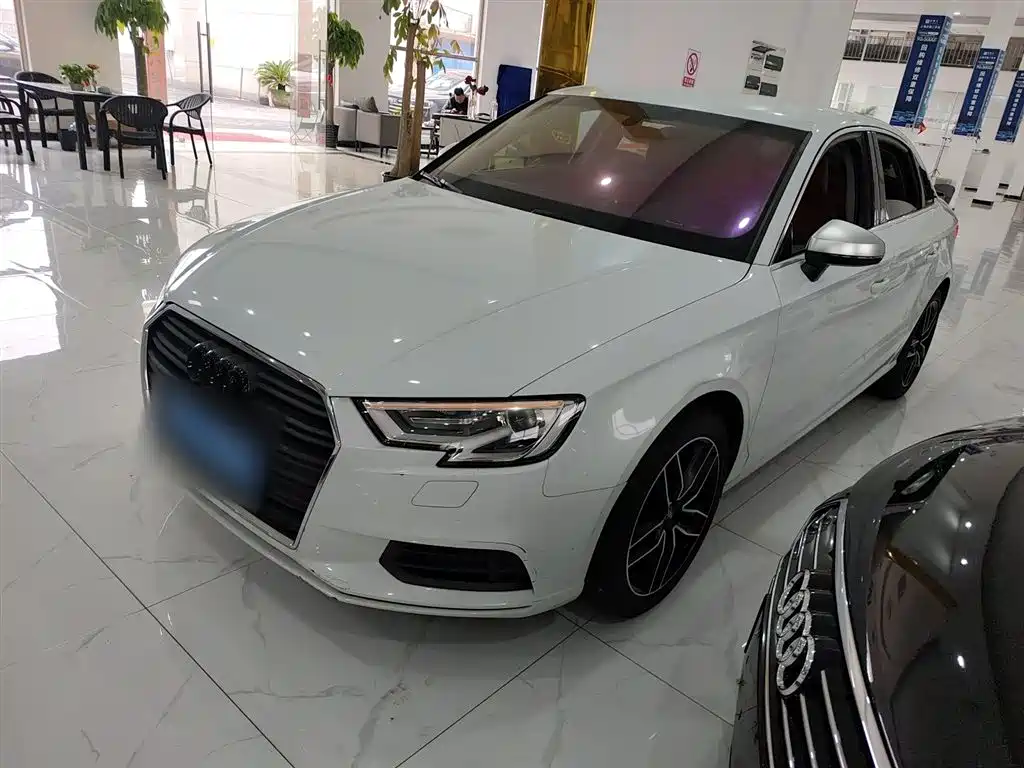 Audi A3 2018 30th Anniversary Limousine 35 TFSI Progressive фото 2