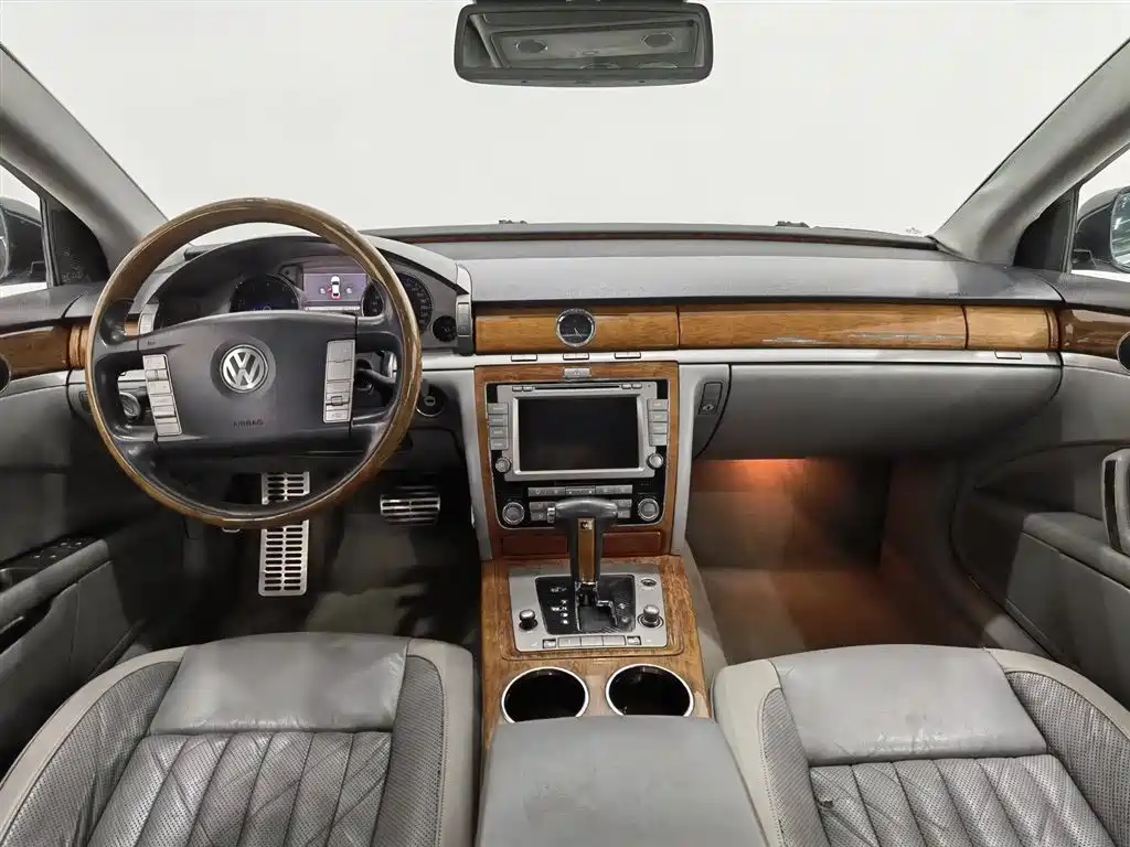 Volkswagen Phaeton 2009 Model 3.6L V6 5-seat Extended Comfort фото 5