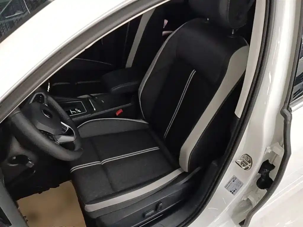 Volkswagen Golf 2025 300TSI Pro фото 15