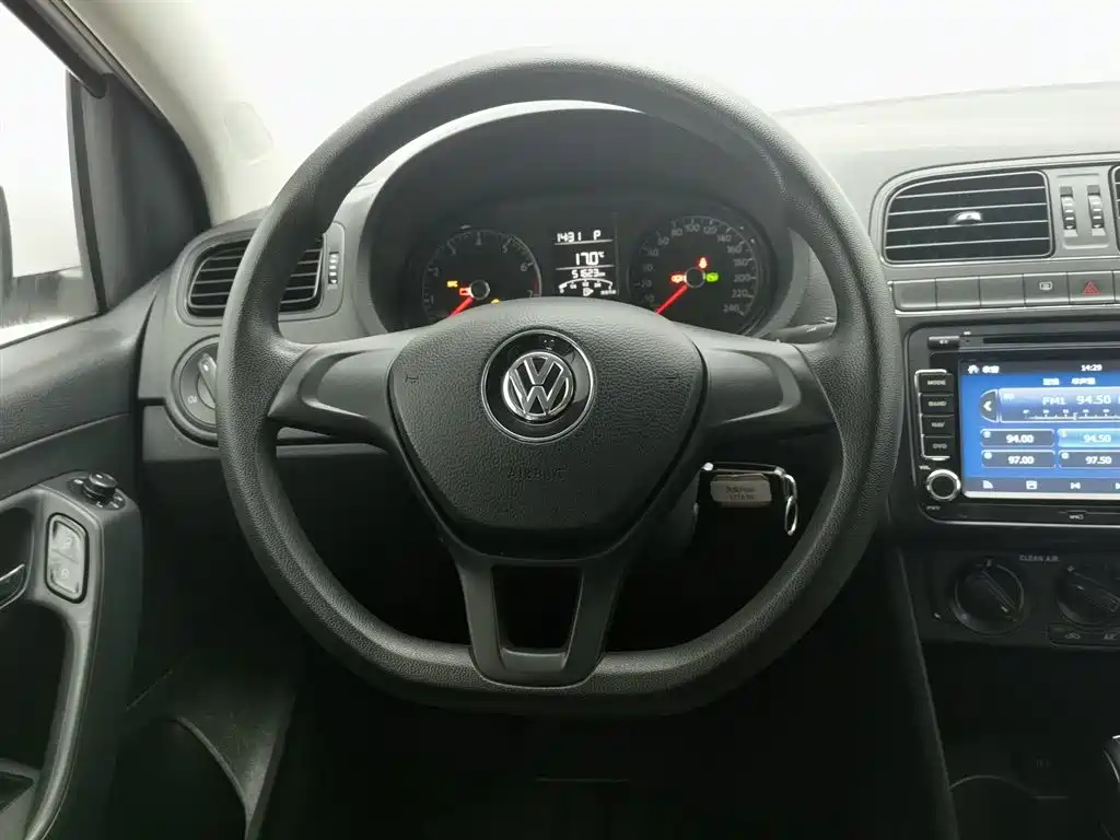Volkswagen Polo 2016 1.4L Automatic Trend фото 11
