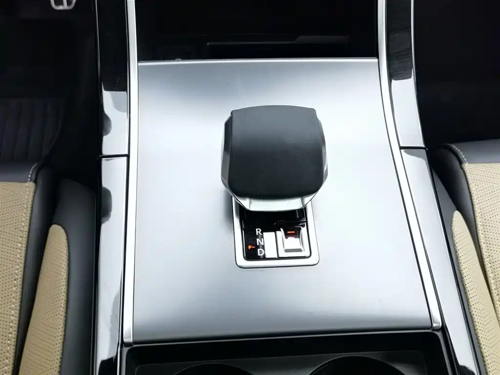 Land Rover Range Rover Velar 2025 Dynamic HSE фото 13