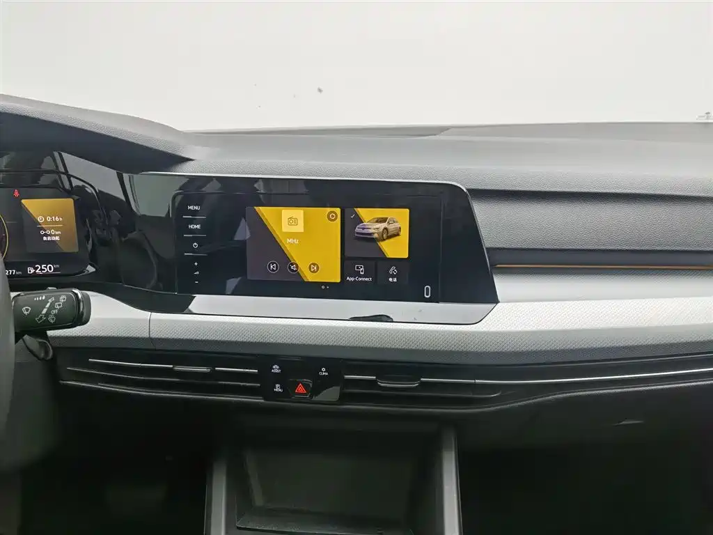 Volkswagen Golf 2023 Facelift 280TSI DSG Pro фото 12