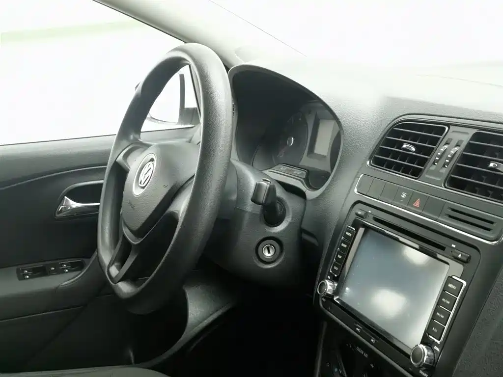 Volkswagen Polo 2016 1.4L Automatic Trend фото 22